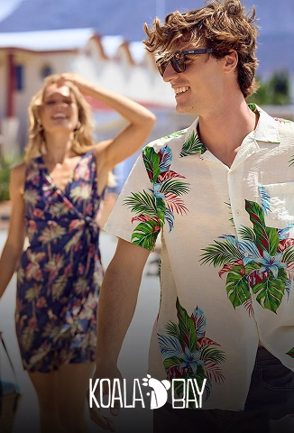 Dos modelos de Koalabay posando con ropa de verano