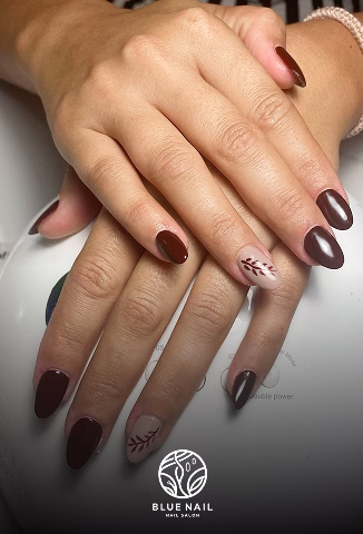 Imagen de una manicura en Blue Nail